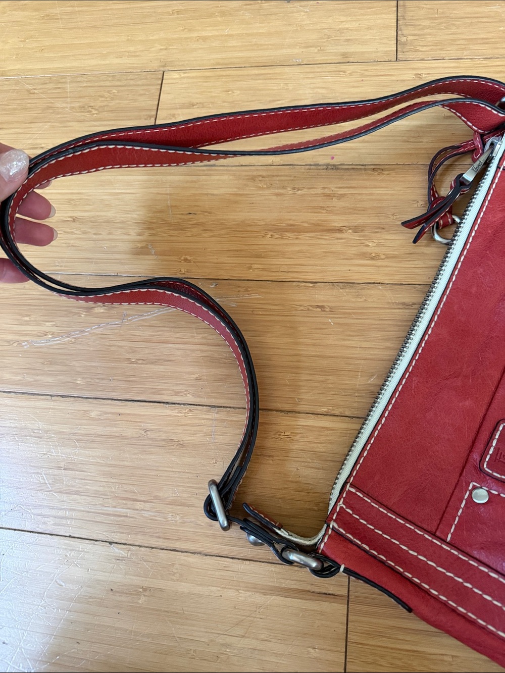 Fossil Red Leather Shoulder Bag with Contrast Stitching - Picture 7 of 11